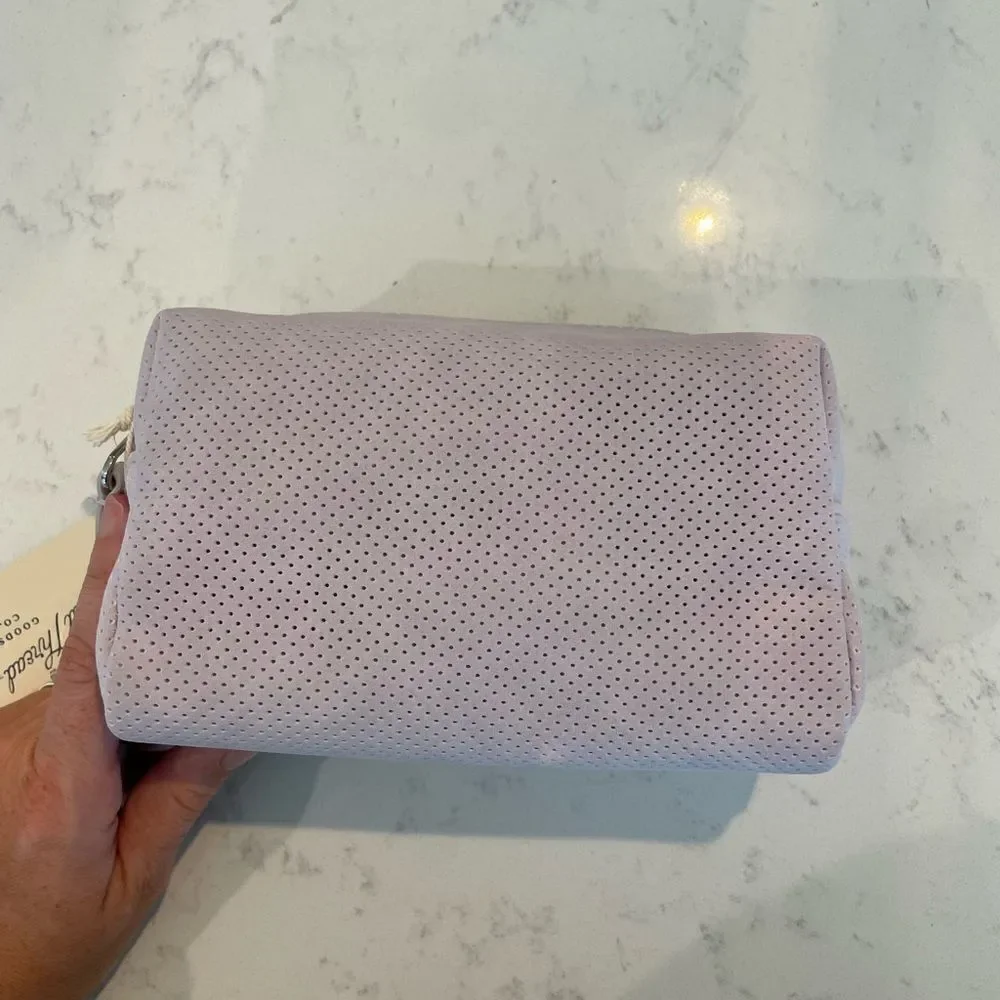 NWT Universal Thread Pouch - Picture 3 of 3